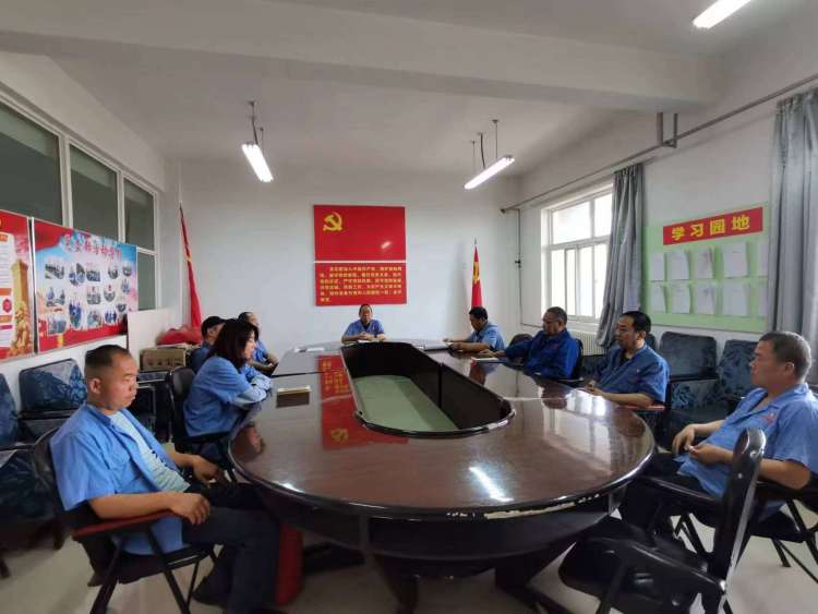 運(yùn)輸采供黨支部召開(kāi)黨員大會(huì)，組織主題教育集中學(xué)習(xí)。